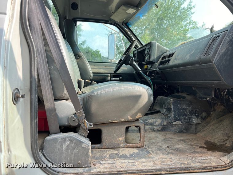 image for item DS3045 2002 Chevrolet C8500 flatbed truck