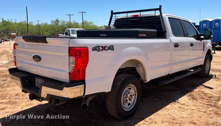 image for item DS3052 2019 Ford F250 Super Duty XL Crew Cab pickup truck