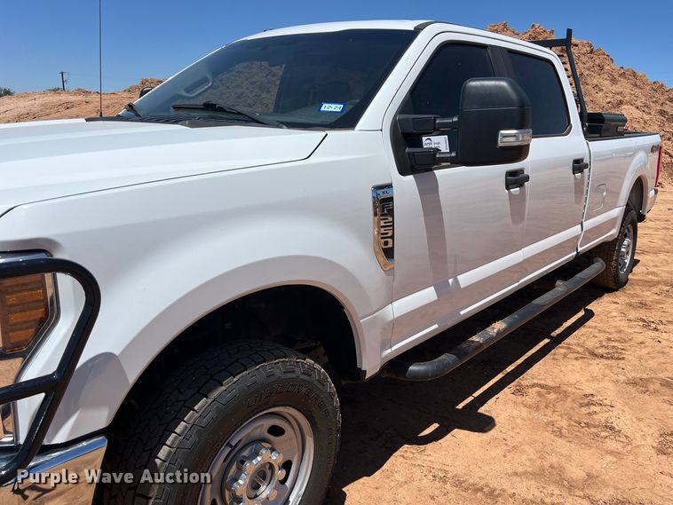 image for item DS3052 2019 Ford F250 Super Duty XL Crew Cab pickup truck