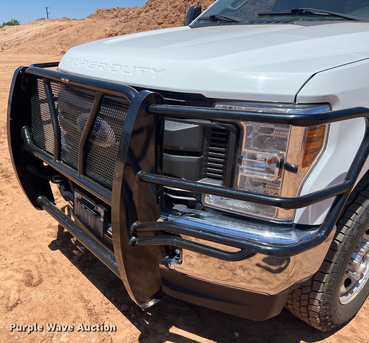 image for item DS3052 2019 Ford F250 Super Duty XL Crew Cab pickup truck