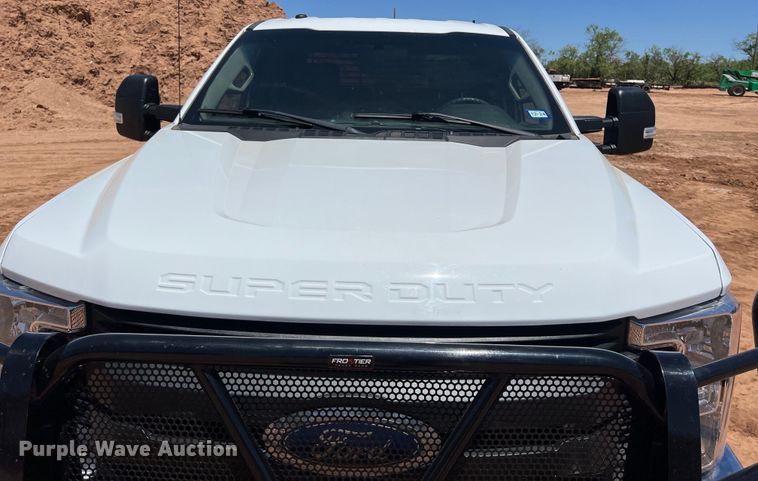 image for item DS3052 2019 Ford F250 Super Duty XL Crew Cab pickup truck