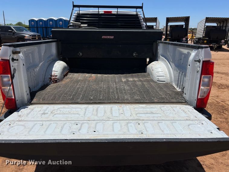 image for item DS3052 2019 Ford F250 Super Duty XL Crew Cab pickup truck