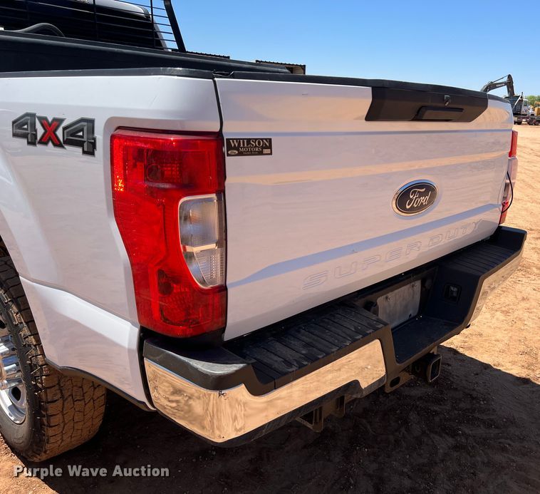 image for item DS3052 2019 Ford F250 Super Duty XL Crew Cab pickup truck