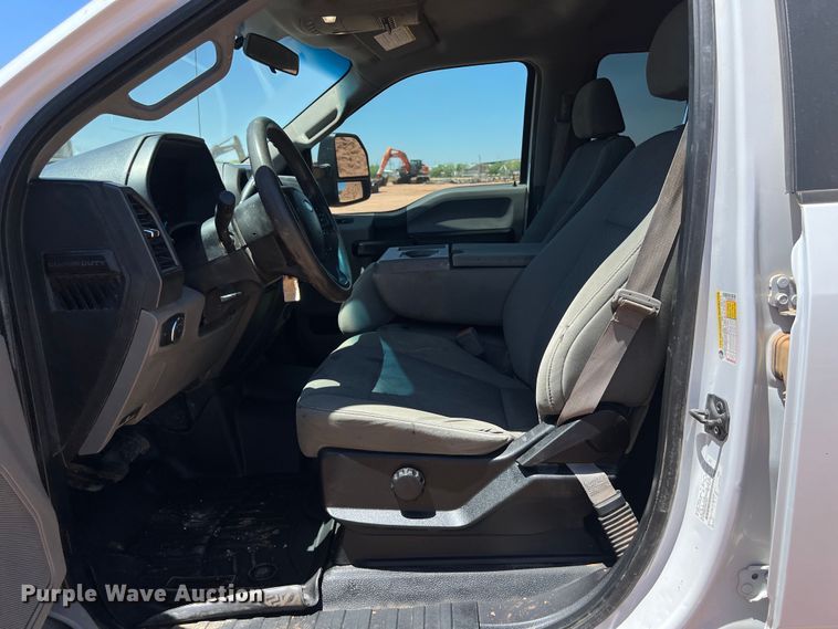 image for item DS3052 2019 Ford F250 Super Duty XL Crew Cab pickup truck