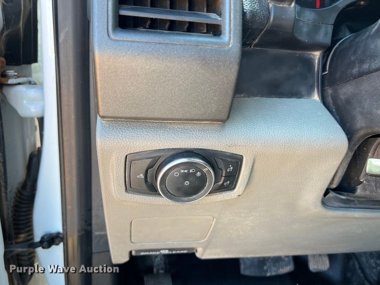 image for item DS3052 2019 Ford F250 Super Duty XL Crew Cab pickup truck