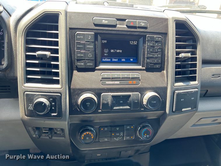 image for item DS3052 2019 Ford F250 Super Duty XL Crew Cab pickup truck