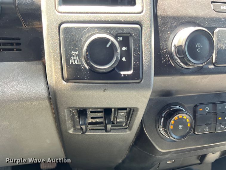 image for item DS3052 2019 Ford F250 Super Duty XL Crew Cab pickup truck