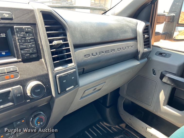 image for item DS3052 2019 Ford F250 Super Duty XL Crew Cab pickup truck