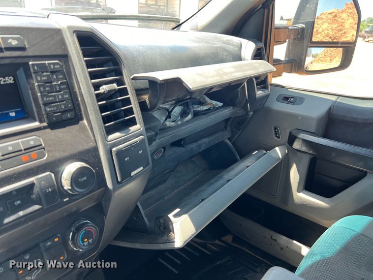 image for item DS3052 2019 Ford F250 Super Duty XL Crew Cab pickup truck