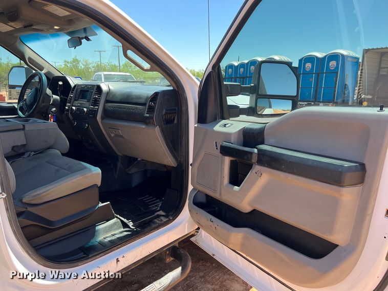 image for item DS3052 2019 Ford F250 Super Duty XL Crew Cab pickup truck