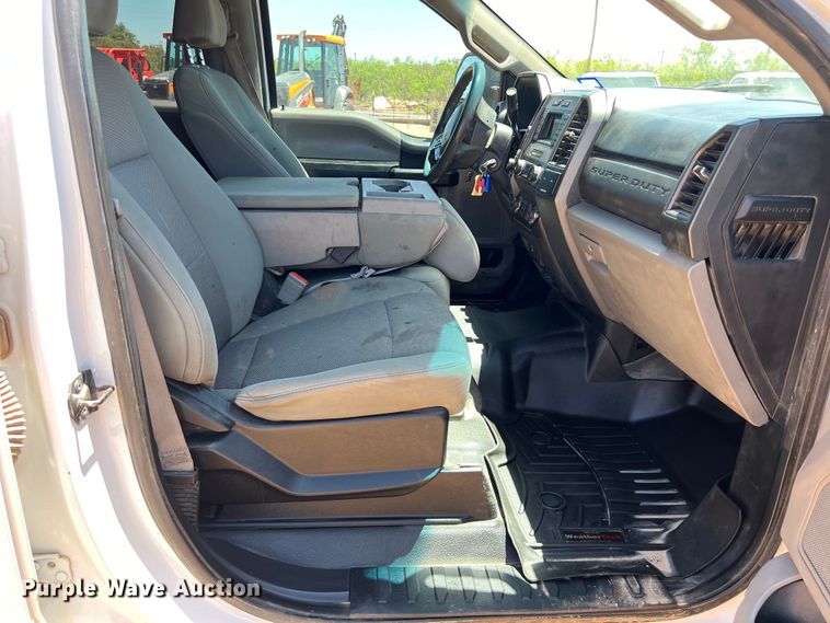 image for item DS3052 2019 Ford F250 Super Duty XL Crew Cab pickup truck