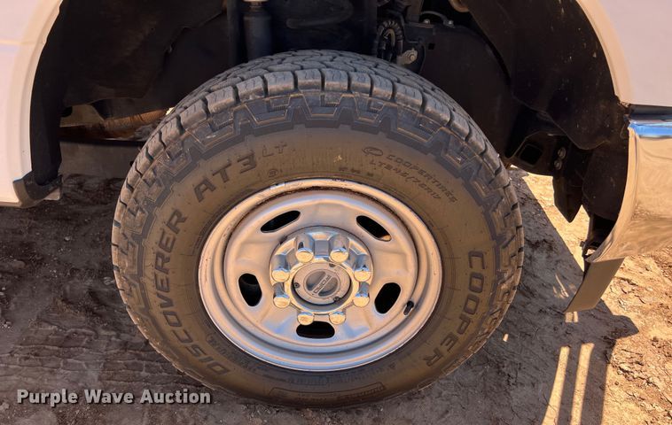 image for item DS3052 2019 Ford F250 Super Duty XL Crew Cab pickup truck