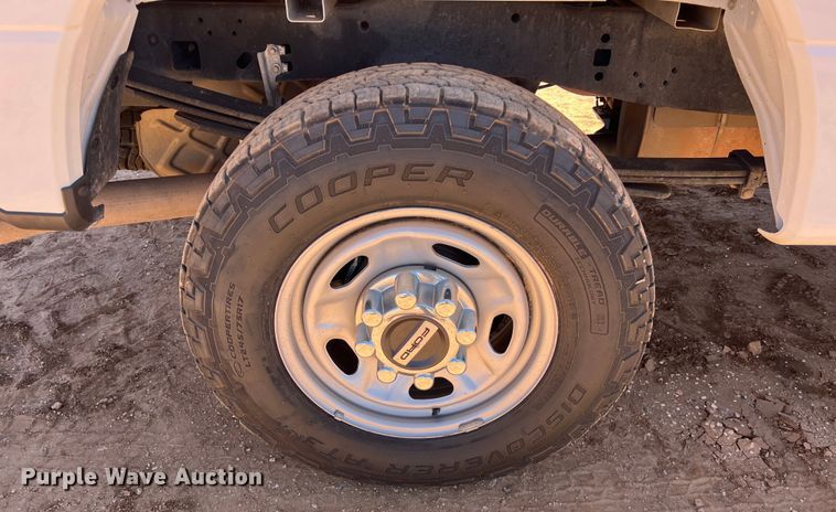 image for item DS3052 2019 Ford F250 Super Duty XL Crew Cab pickup truck