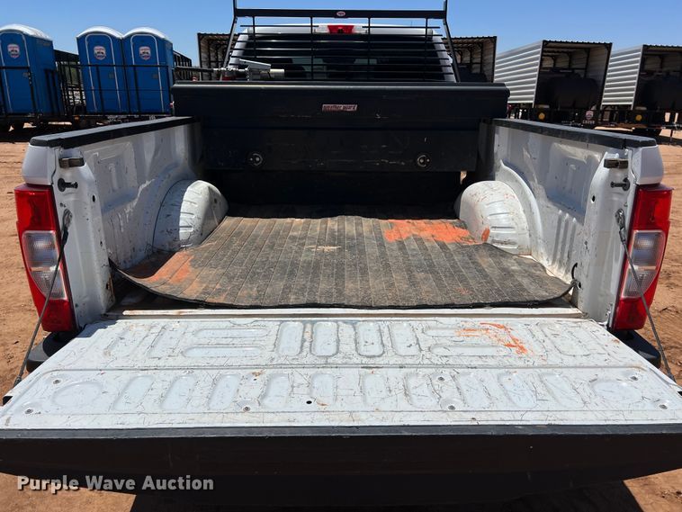 image for item DS3053 2018 Ford F250 Super Duty XL Crew Cab pickup truck