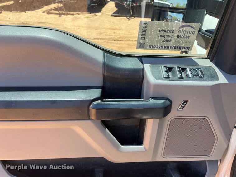 image for item DS3053 2018 Ford F250 Super Duty XL Crew Cab pickup truck