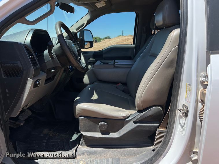 image for item DS3053 2018 Ford F250 Super Duty XL Crew Cab pickup truck