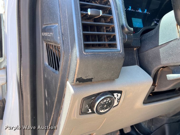 image for item DS3053 2018 Ford F250 Super Duty XL Crew Cab pickup truck