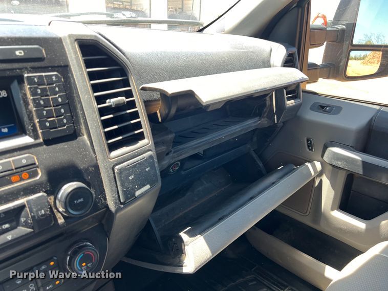 image for item DS3053 2018 Ford F250 Super Duty XL Crew Cab pickup truck