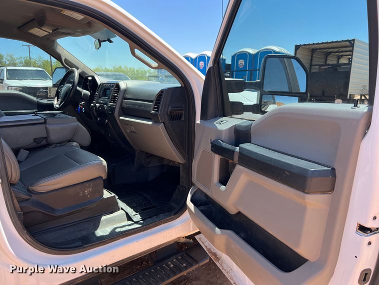 image for item DS3053 2018 Ford F250 Super Duty XL Crew Cab pickup truck