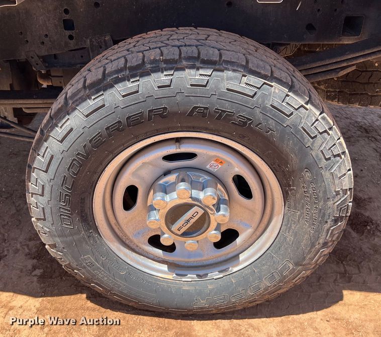 image for item DS3053 2018 Ford F250 Super Duty XL Crew Cab pickup truck