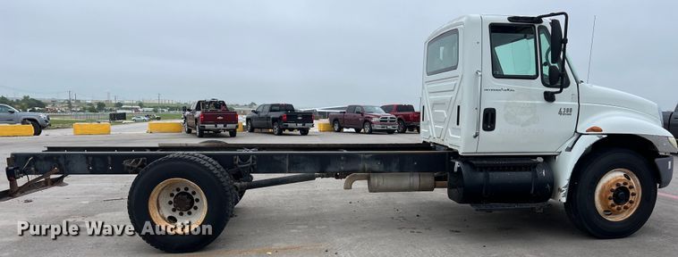 image for item DS3056 2008 International  4300 truck cab and chassis