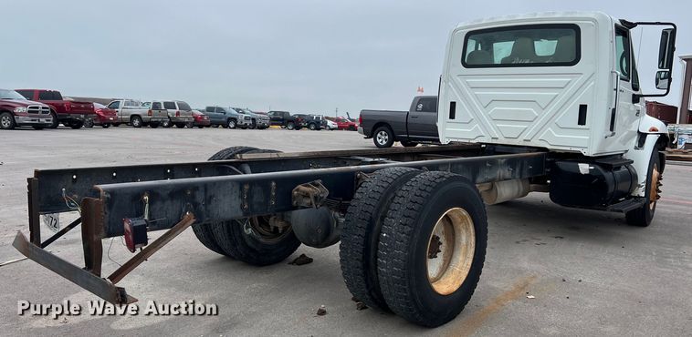 image for item DS3056 2008 International  4300 truck cab and chassis