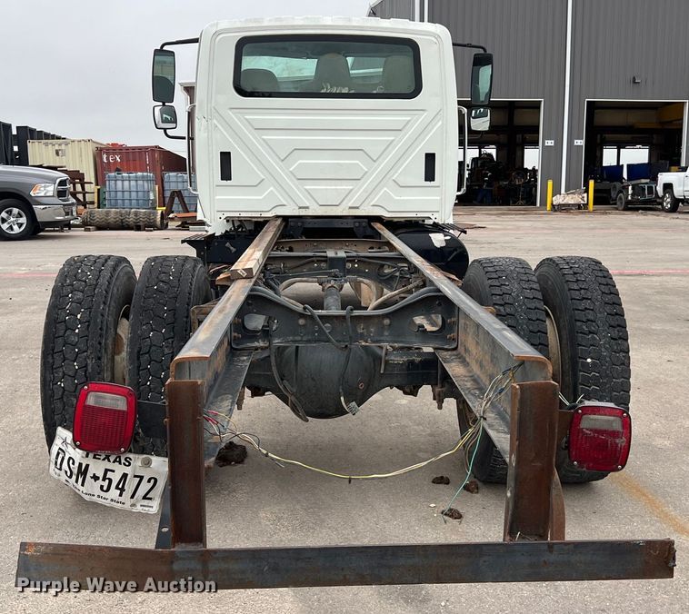 image for item DS3056 2008 International  4300 truck cab and chassis
