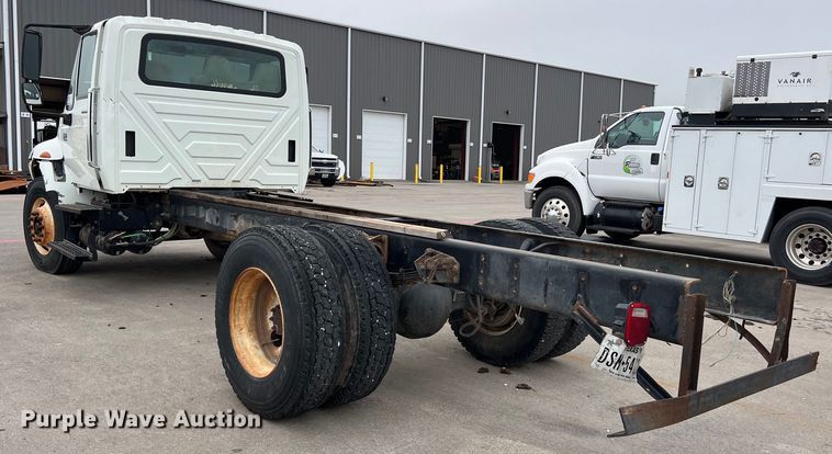 image for item DS3056 2008 International  4300 truck cab and chassis
