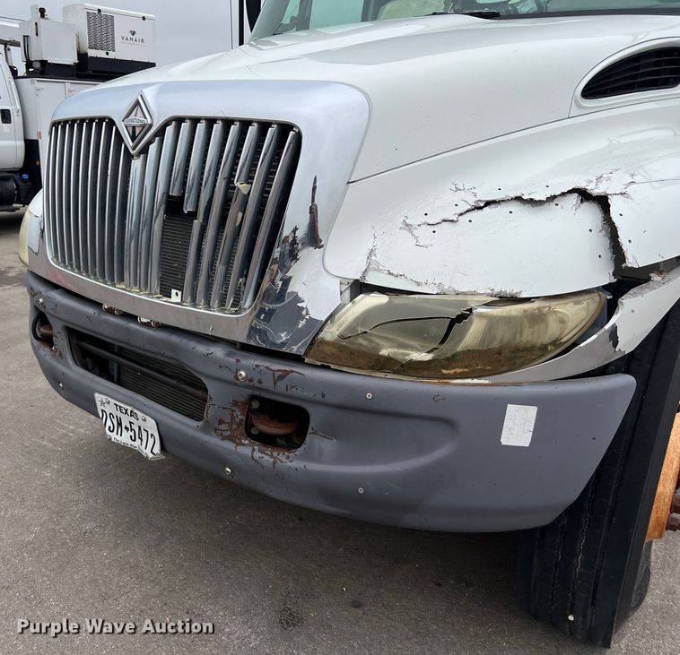 image for item DS3056 2008 International  4300 truck cab and chassis