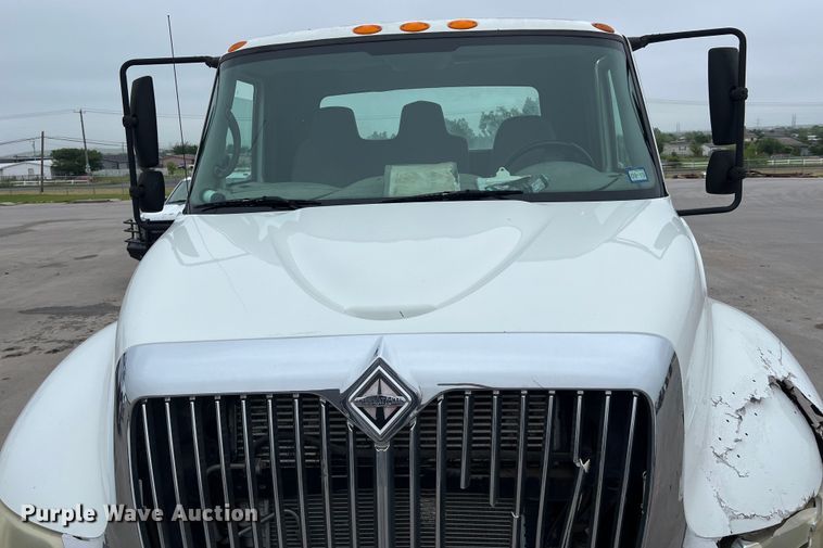 image for item DS3056 2008 International  4300 truck cab and chassis