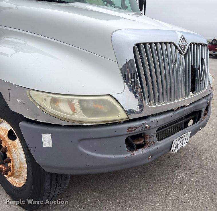 image for item DS3056 2008 International  4300 truck cab and chassis