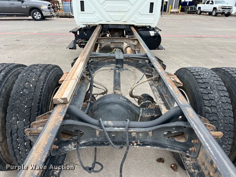 image for item DS3056 2008 International  4300 truck cab and chassis