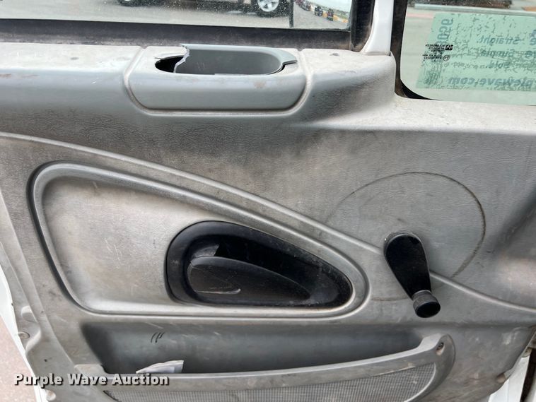 image for item DS3056 2008 International  4300 truck cab and chassis