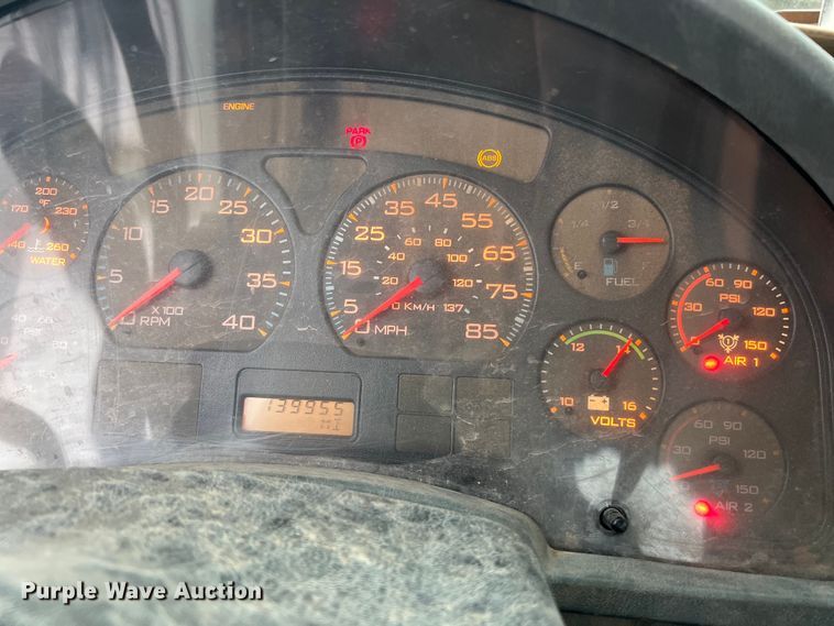 image for item DS3056 2008 International  4300 truck cab and chassis