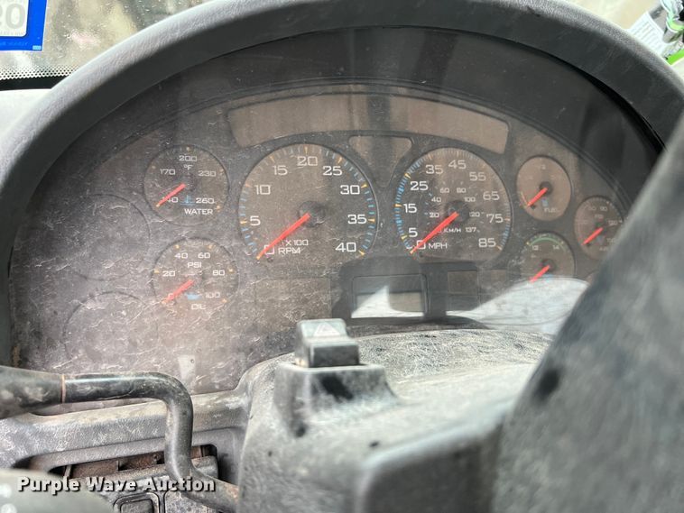 image for item DS3056 2008 International  4300 truck cab and chassis