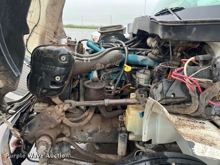 image for item DS3056 2008 International  4300 truck cab and chassis