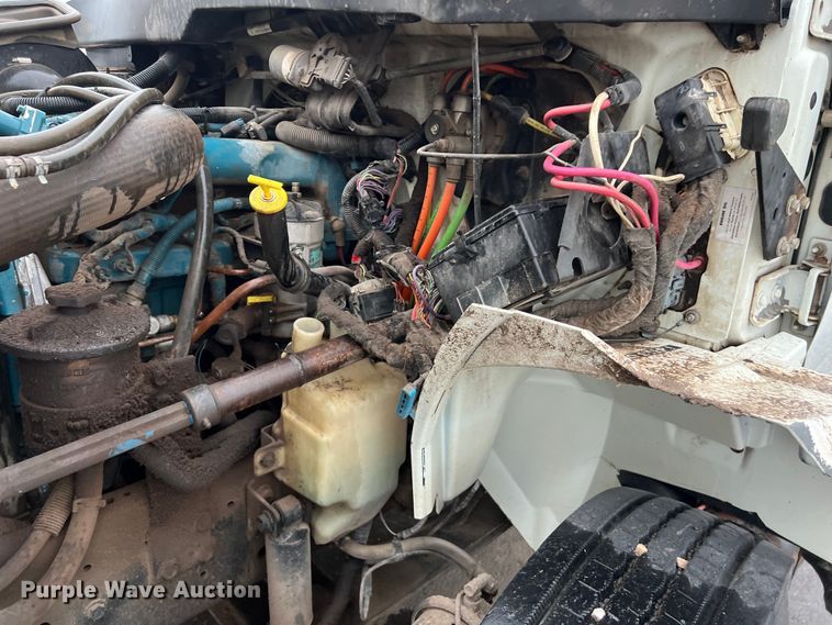 image for item DS3056 2008 International  4300 truck cab and chassis