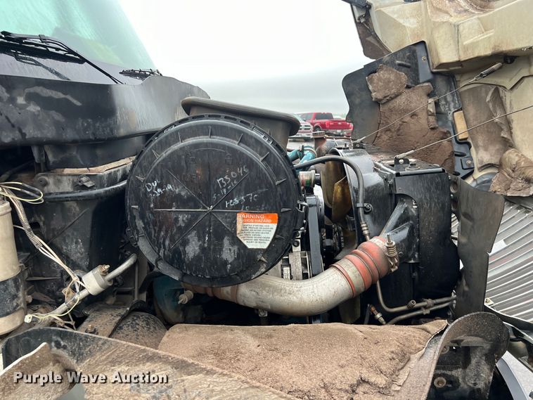 image for item DS3056 2008 International  4300 truck cab and chassis