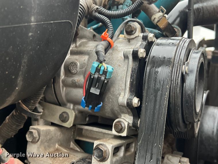 image for item DS3056 2008 International  4300 truck cab and chassis