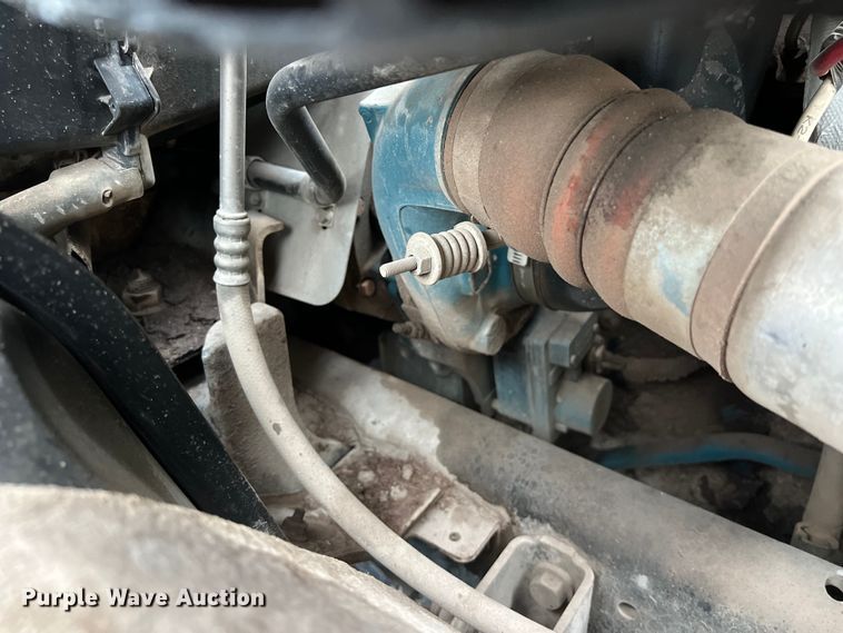 image for item DS3056 2008 International  4300 truck cab and chassis