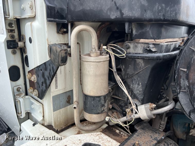 image for item DS3056 2008 International  4300 truck cab and chassis