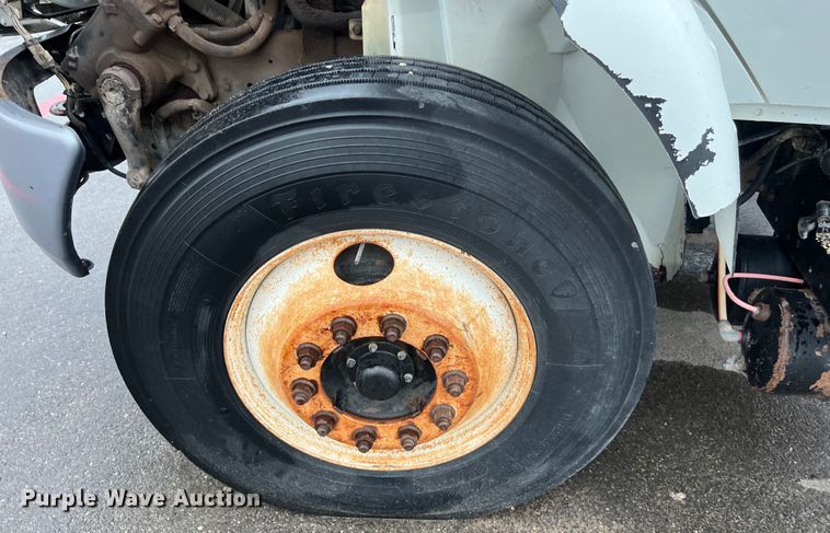 image for item DS3056 2008 International  4300 truck cab and chassis