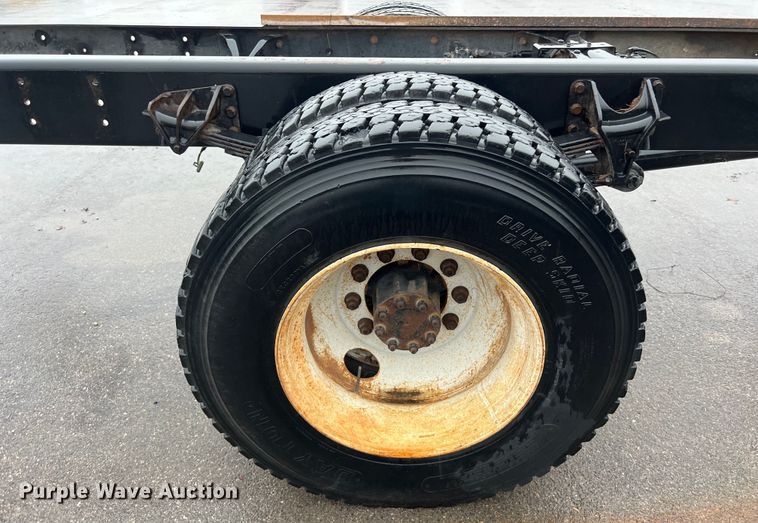 image for item DS3056 2008 International  4300 truck cab and chassis