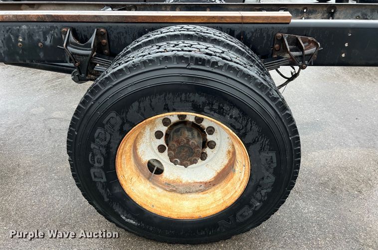 image for item DS3056 2008 International  4300 truck cab and chassis