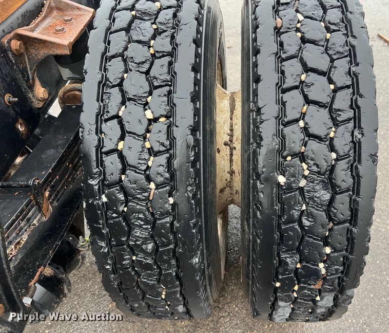 image for item DS3056 2008 International  4300 truck cab and chassis