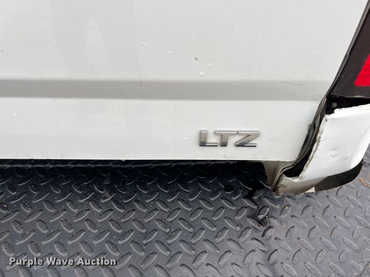 image for item DS3060 2019 Chevrolet  3500HD Crew Cab pickup truck