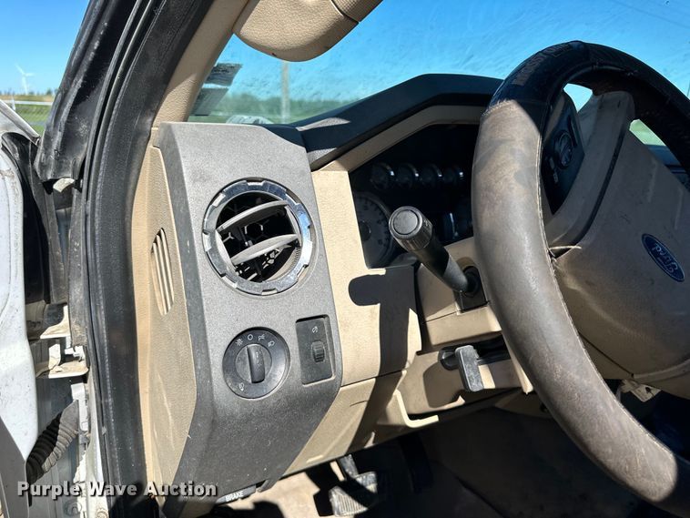 image for item DS4149 2009 Ford F250 Super Duty Crew Cab pickup truck