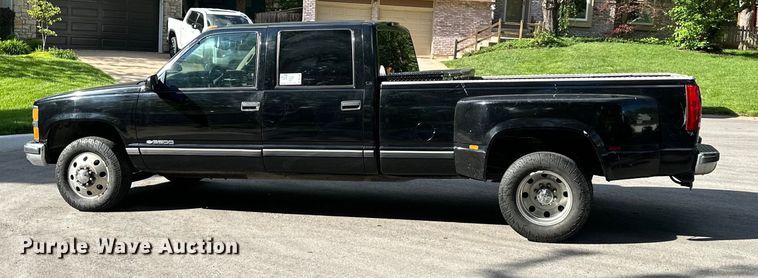 image for item DS4160 2000 Chevrolet C3500 pickup truck