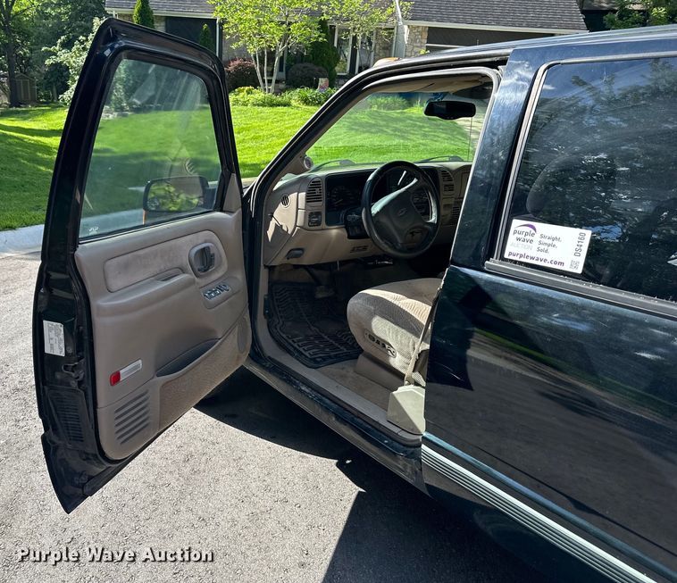 image for item DS4160 2000 Chevrolet C3500 pickup truck