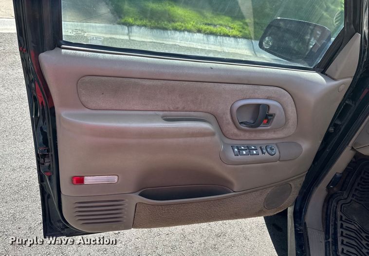 image for item DS4160 2000 Chevrolet C3500 pickup truck